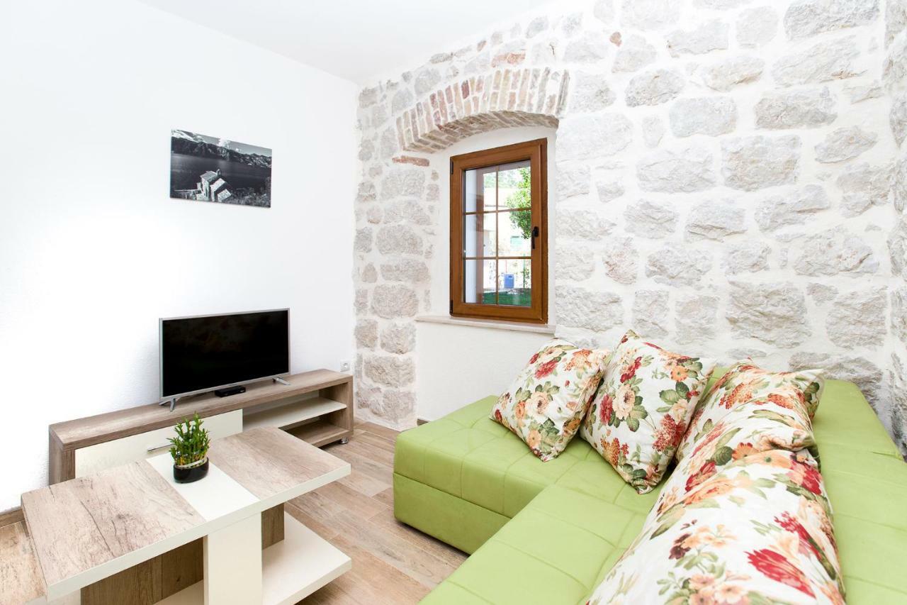 Apartments Mezini 11 Kotor Exterior photo
